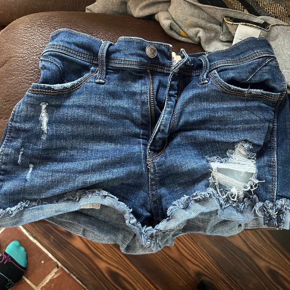 Hollister Dark Wash Distressed Jean Shorts size 0